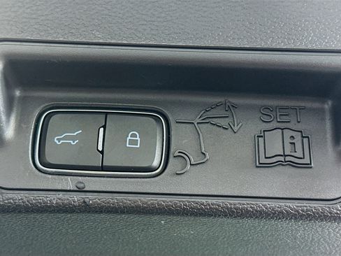 Used 2022 Ford Explorer XLT w/ Equipment Group 202A image 31