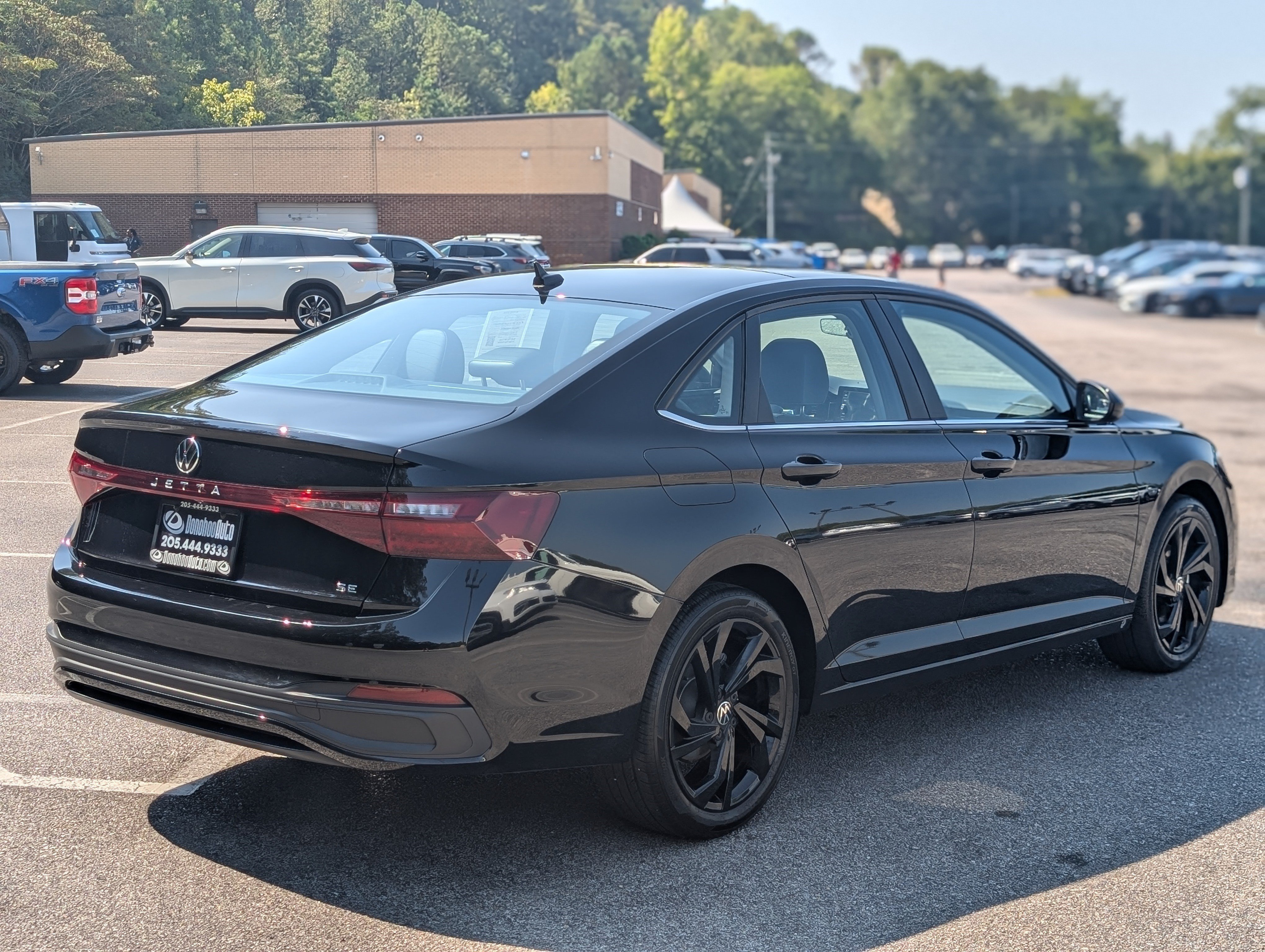 Used 2026 Volkswagen Jetta SE w/ Black Wheel Package FWD image 9