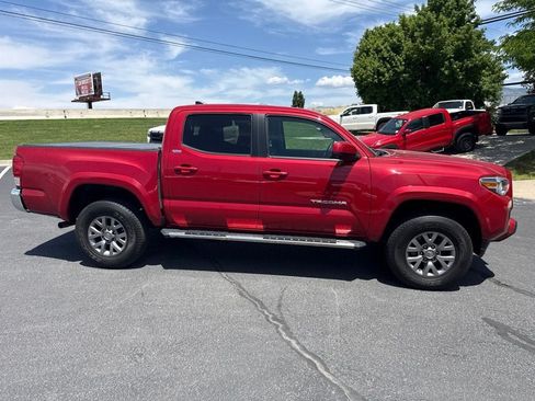 Used 2017 Toyota Tacoma SR5 w/ Tow Package AWD/4WD image 2