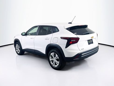 Used 2025 Chevrolet Trax LS FWD image 5