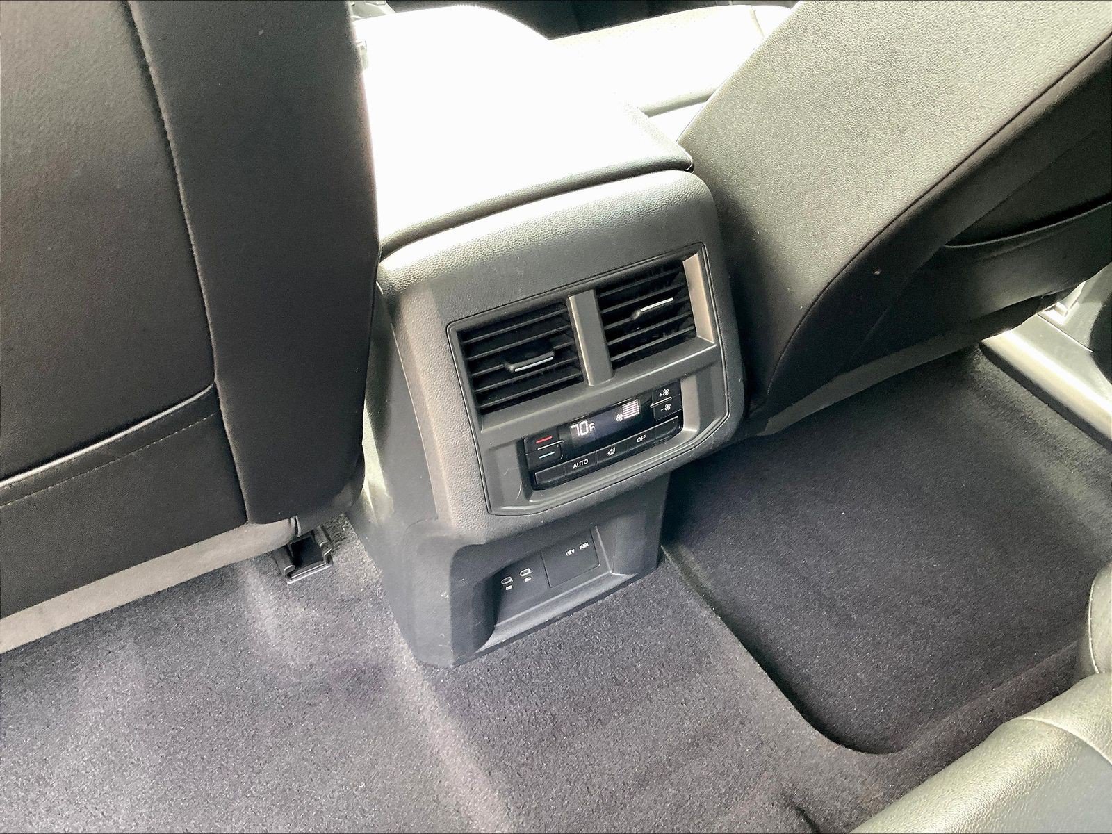 Used 2023 Volkswagen Atlas SE w/ Panoramic Sunroof Package FWD image 10