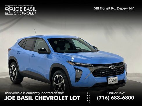 Used 2024 Chevrolet Trax RS w/ Driver Confidence Package FWD image 1