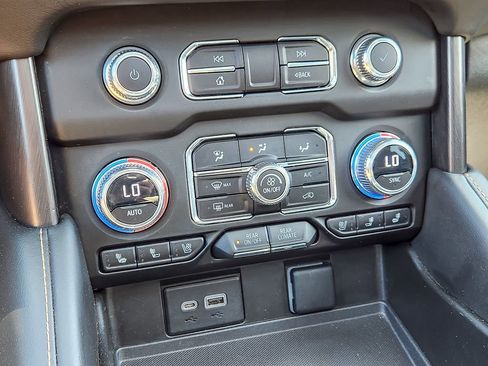 Used 2023 GMC Yukon AT4 w/ Technology Package AWD/4WD image 18
