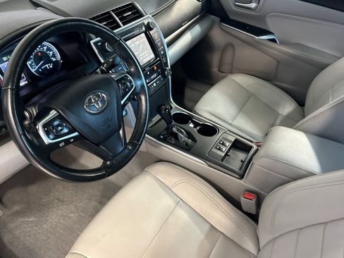 Used 2017 Toyota Camry XLE w/ Moonroof Package FWD image 12
