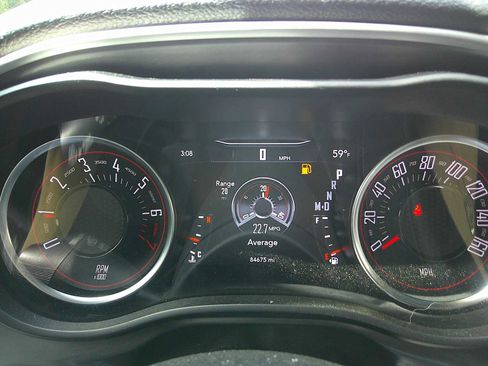 Used 2021 Dodge Challenger SXT image 10