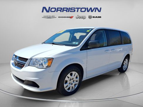 Certified 2018 Dodge Grand Caravan SE w/ UConnect Hands-Free Group FWD image 3