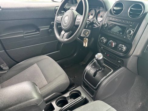 Used 2011 Jeep Patriot Sport image 9