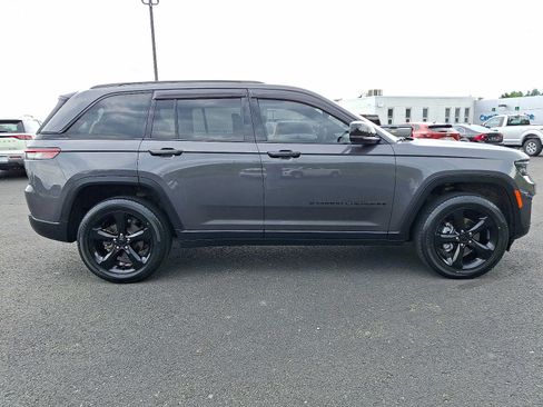 Used 2024 Jeep Grand Cherokee Altitude AWD/4WD image 7