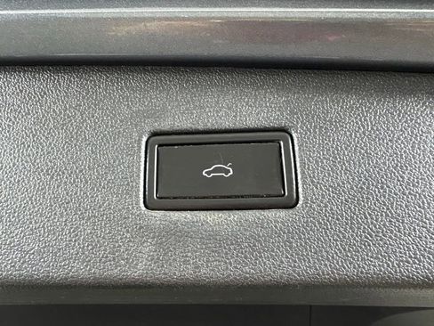 Used 2019 Volkswagen Tiguan SEL image 51