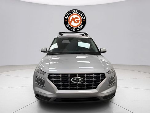 Used 2025 Hyundai Venue SEL FWD image 7