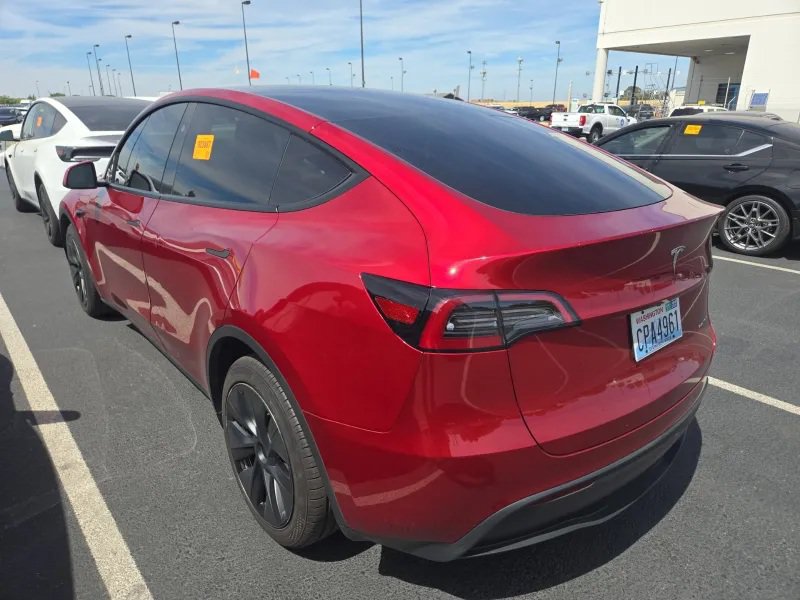 Used 2025 Tesla Model Y Long Range AWD/4WD image 3