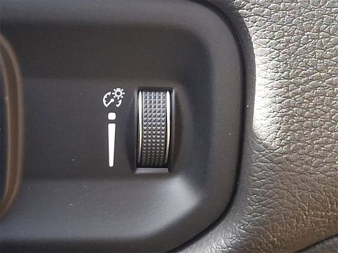 Used 2024 RAM 2500 Tradesman w/ Chrome Appearance Group image 23