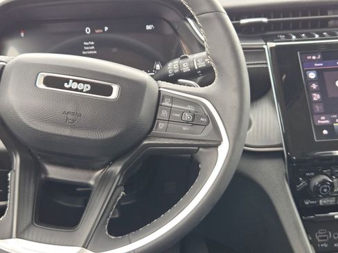 Used 2023 Jeep Grand Cherokee Laredo w/ Luxury Tech Group I RWD image 20