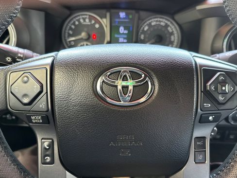 Used 2021 Toyota Tacoma TRD Off-Road w/ Technology Package AWD/4WD image 29