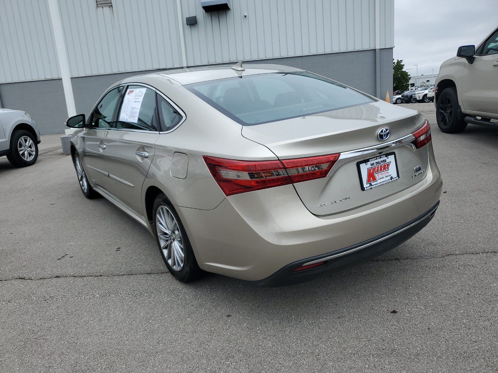 Used 2016 Toyota Avalon Limited w/ Protection Package FWD image 3