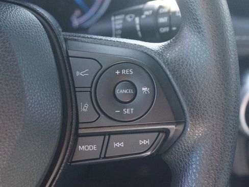 Used 2025 Toyota RAV4 XLE AWD/4WD image 10
