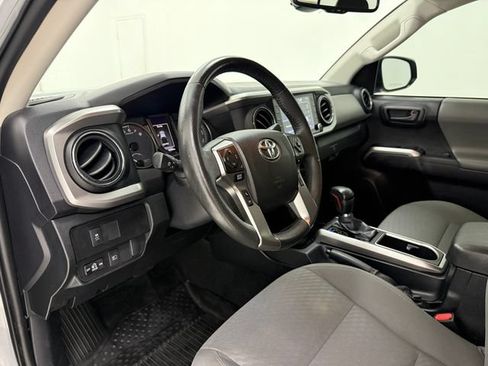 Used 2021 Toyota Tacoma SR5 RWD image 9