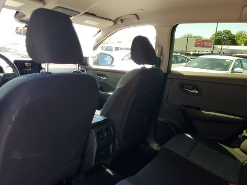 Used 2023 Nissan Rogue SV AWD/4WD image 10