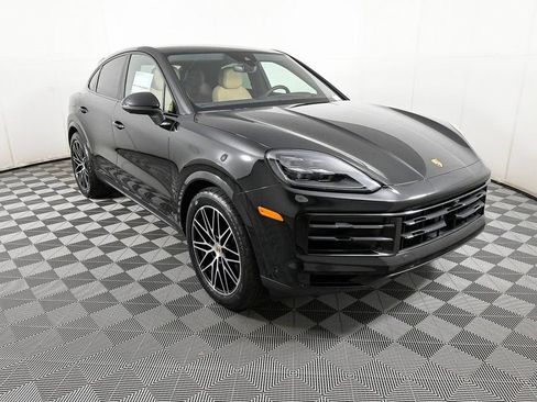 Certified 2025 Porsche Cayenne Coupe image 28