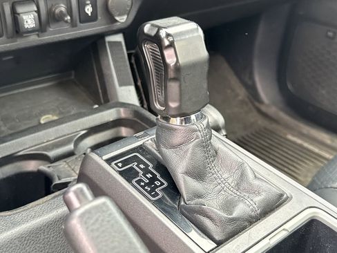 Used 2019 Toyota Tacoma TRD Off-Road AWD/4WD image 9