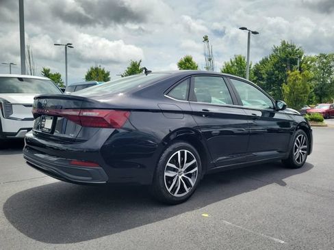 Used 2025 Volkswagen Jetta SE FWD image 4