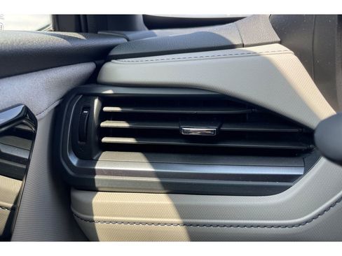 Used 2025 Subaru Forester Limited image 28