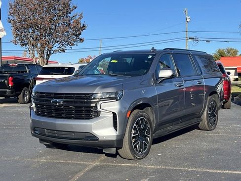 Used 2022 Chevrolet Suburban RST w/ Luxury Package image 37