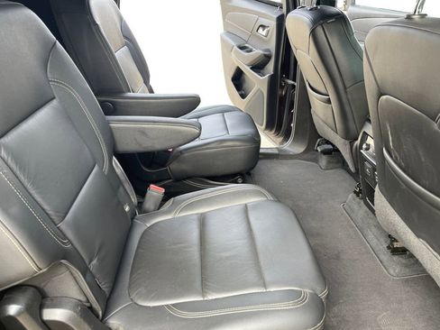 Used 2022 Chevrolet Traverse LT w/ LT Premium Package image 19