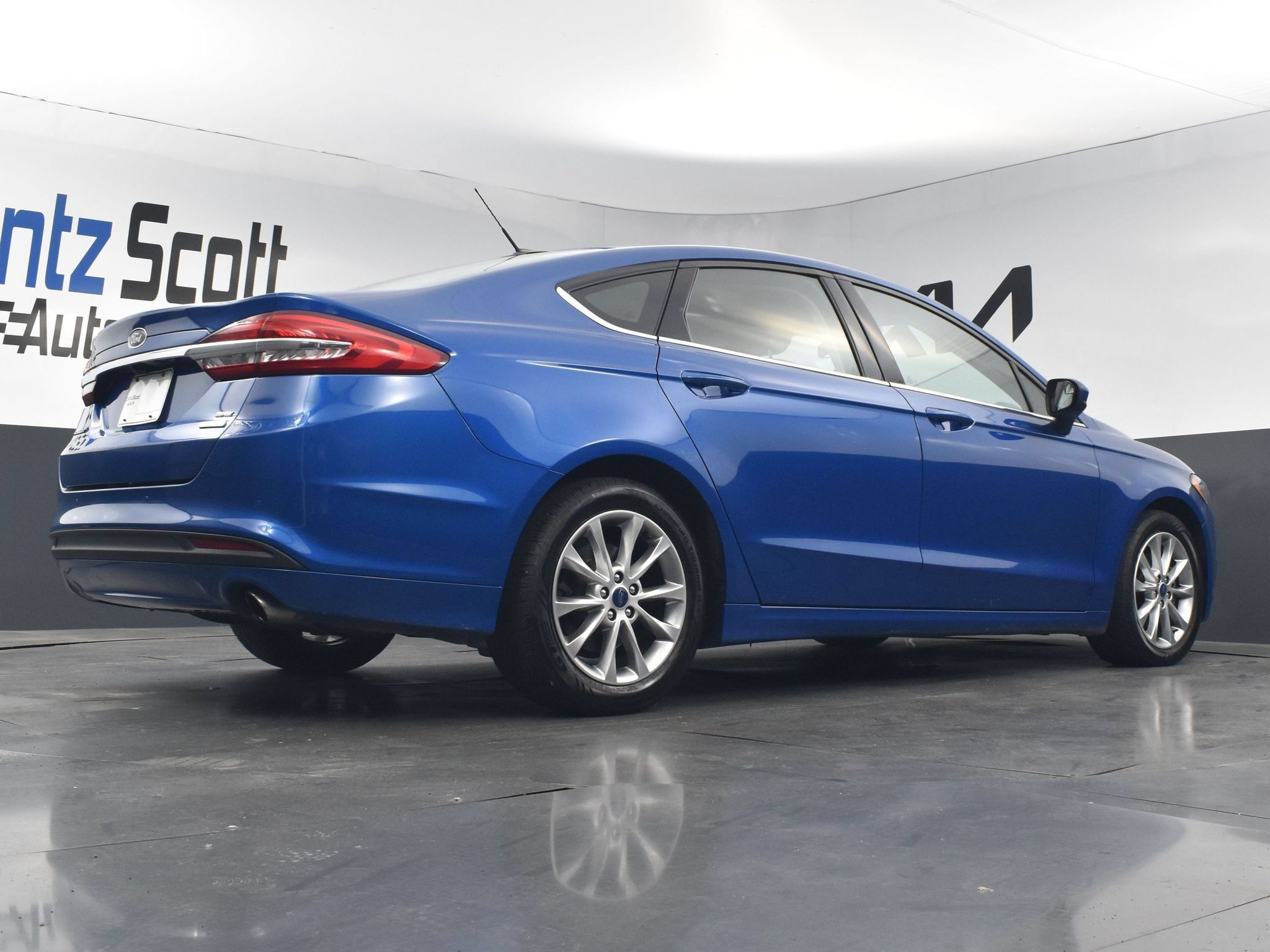 Used 2017 Ford Fusion SE w/ Fusion SE Technology Package FWD image 21
