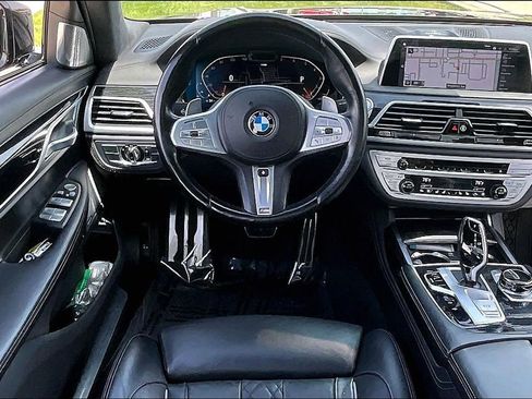 Used 2022 BMW 750i xDrive w/ Executive Package AWD/4WD image 17
