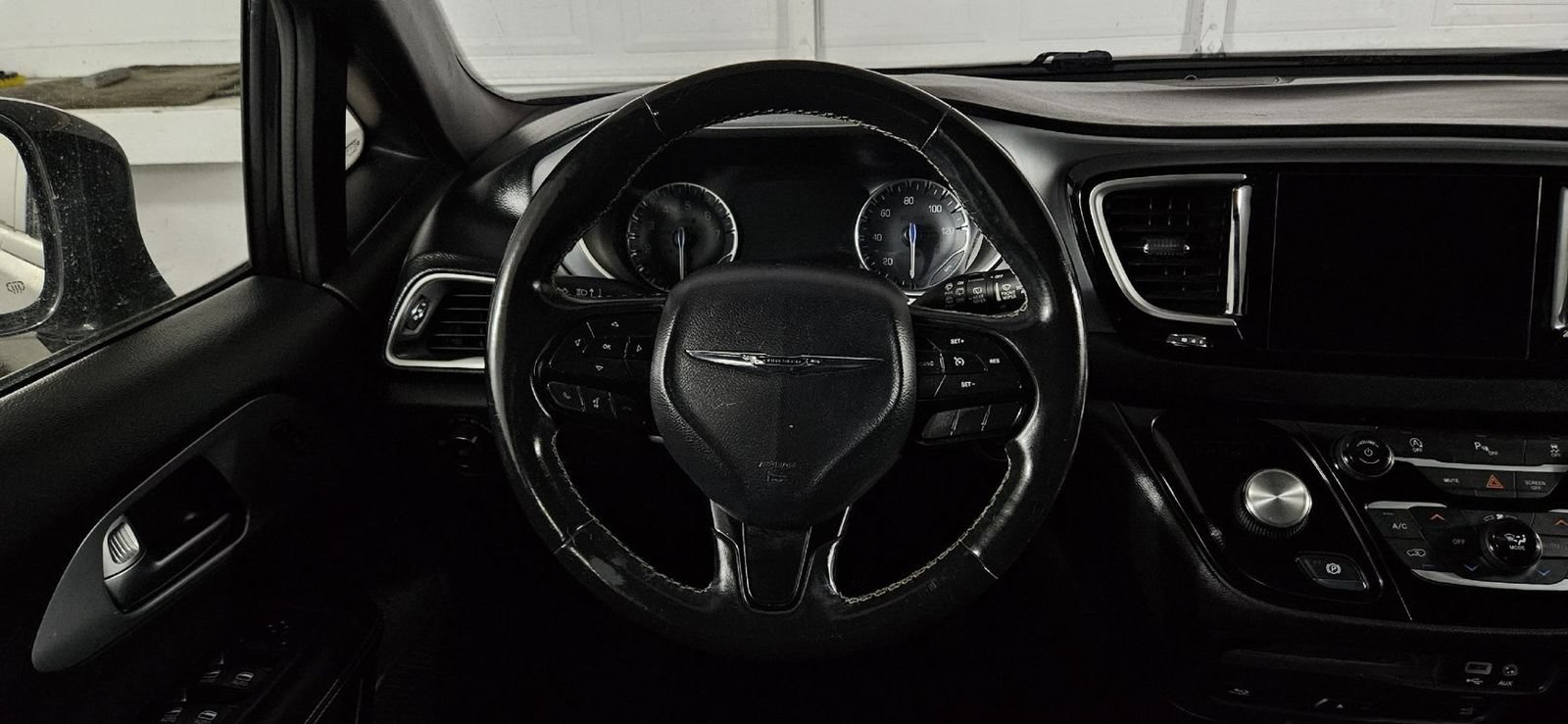 Used 2020 Chrysler Pacifica Touring-L Plus FWD image 10