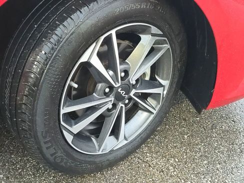 Used 2024 Kia Forte LXS image 6