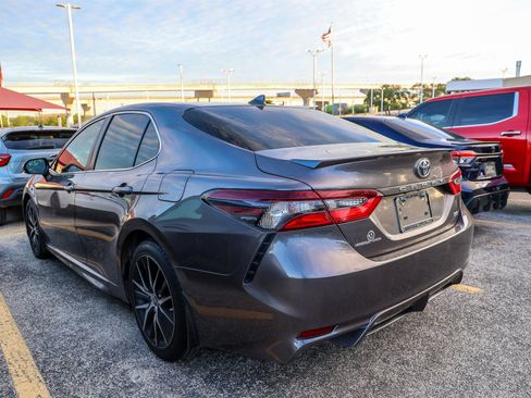 Used 2021 Toyota Camry SE image 9