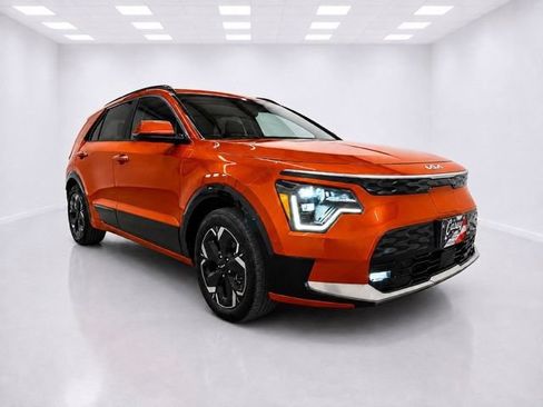 Used 2023 Kia Niro Wave w/ Wave Preserve Package FWD image 4