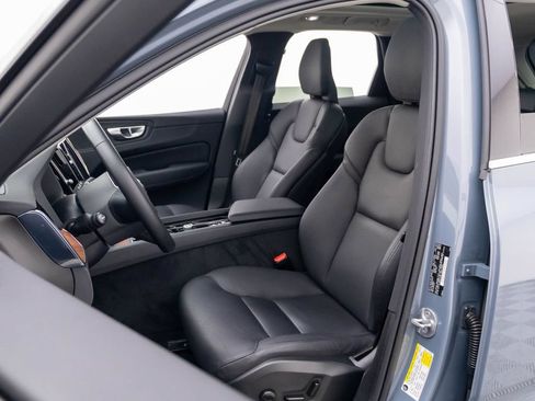 Used 2023 Volvo XC60 B5 Plus w/ Climate Package AWD/4WD image 16