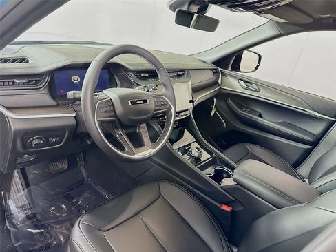 New 2026 Jeep Grand Cherokee Limited w/ Limited Altitude Package AWD/4WD image 4