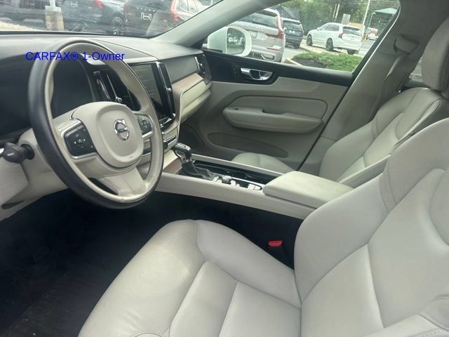 Used 2021 Volvo XC60 T5 Momentum AWD/4WD image 10