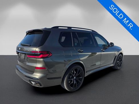 Used 2025 BMW X7 xDrive40i w/ M Sport Package AWD/4WD image 4