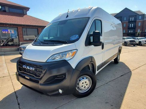 Used 2024 RAM ProMaster 2500 w/ Convenience Group FWD image 3