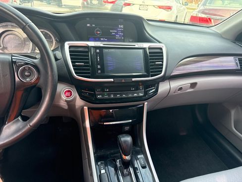 Used 2017 Honda Accord EX-L image 14