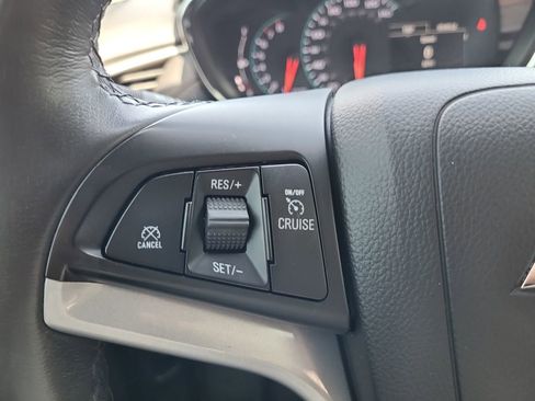 Used 2018 Chevrolet Trax LT w/ LT Convenience Package AWD/4WD image 27