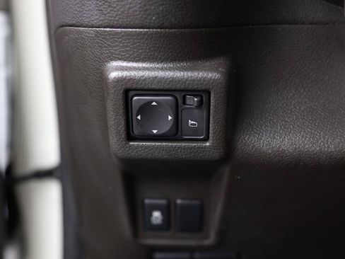 Used 2011 Nissan Cube 1.8 S w/ Interior Designer Pkg FWD image 39