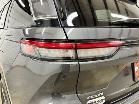 Used 2023 Jeep Grand Cherokee Limited AWD/4WD image 8