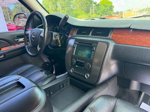 Used 2007 GMC Yukon XL SLT w/ SLT Preferred Equipment Group AWD/4WD image 28