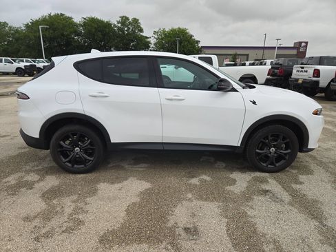 Used 2023 Dodge Hornet GT w/ GT Blacktop Package AWD/4WD image 2