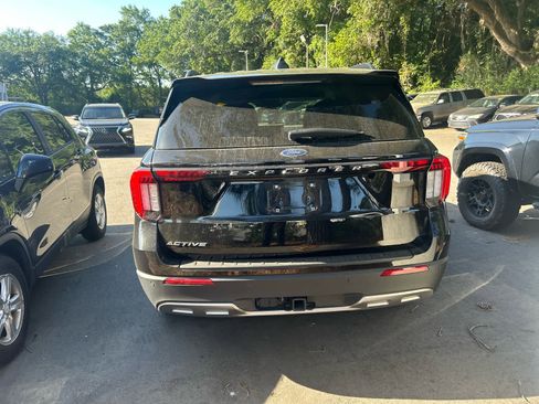 Used 2025 Ford Explorer Active w/ Active Comfort Package RWD image 6