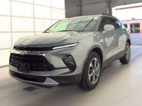 Used 2024 Chevrolet Blazer LT w/ Convenience Package FWD image 2
