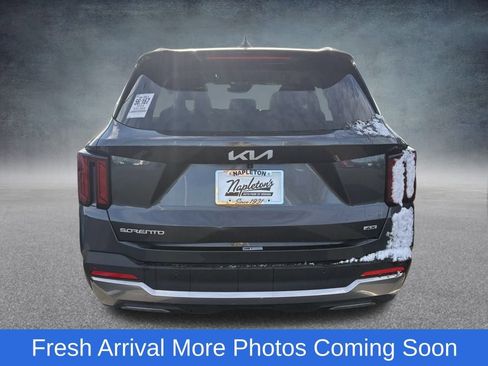 Used 2024 Kia Sorento S image 5