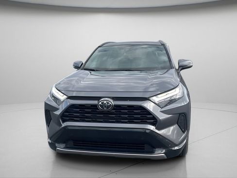 Used 2025 Toyota RAV4 SE w/ Convenience Package image 11