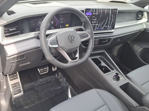 New 2026 Volkswagen Tiguan SE R-Line FWD image 16